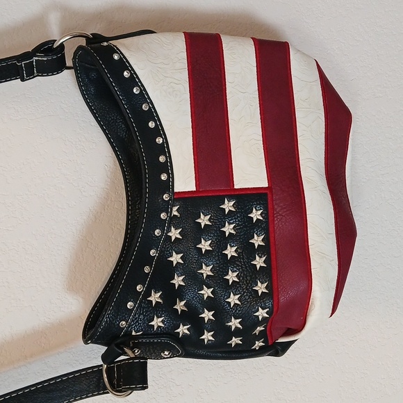 P&G Concealed Carry American Flag Faux Leather Purse - Picture 2 of 7